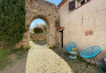 La Reinesse has Balcony rooms