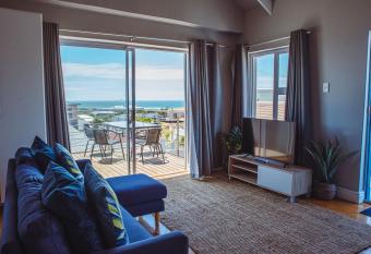 Harbour Cottages, Humewood has Balcony rooms