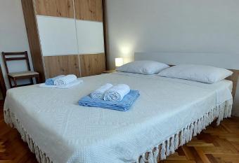 Apartman Lorenca has Balcony rooms