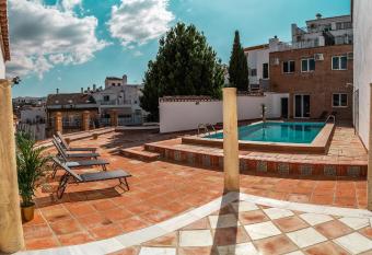 Apartamentos CEO - Remedios allows 18 year olds to book a room