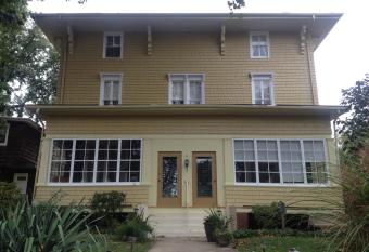 Victorian Bed & Breakfast of Staten Island allows 18 year olds to book a room