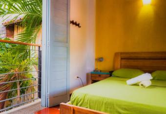 Aluna Hostel B&B has Balcony rooms