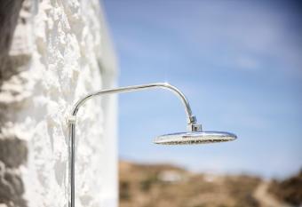 Wise Luxury Suites has Balcony rooms