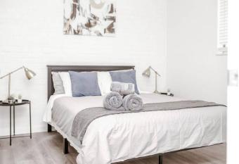 Newly Renovated(6a) Osu/Expocenter Near Everything! allows 18 year olds to book a room