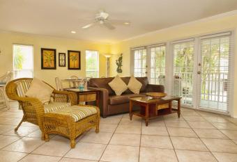 Siesta Palms By the Beach has Balcony rooms