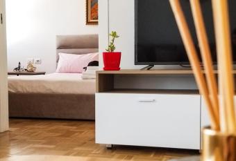 City Center Cute and Comfy Apartment - Ajia Apartments has Balcony rooms