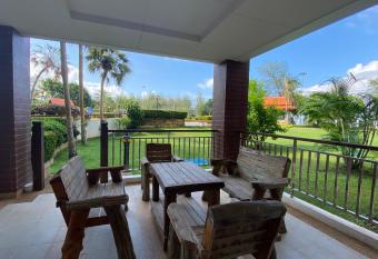 Seaview A12 A13 has Balcony rooms