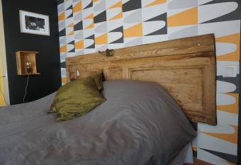 Le Toit Vert allows 18 year olds to book a room