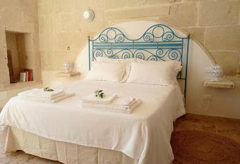 Giardino Frannicola has Balcony rooms