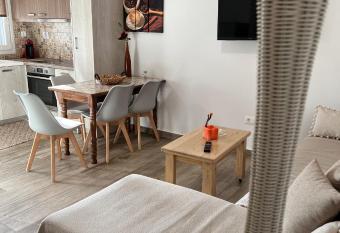 Voula s Cozy Studio in Ano Mera Mykonos has Balcony rooms