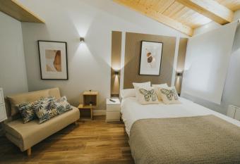 Apartamentos MK77 Le  n - Palomera allows 18 year olds to book a room