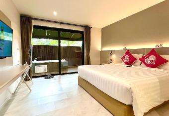 Tour De Phuket Hotel - SHA Plus has Balcony rooms