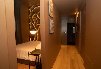 FILOMENA DOMUS allows 18 year olds to book a room