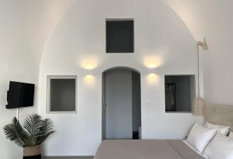 Arco Bianco Suites has Balcony rooms