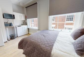 1 Castle Yard allows 18 year olds to book a room