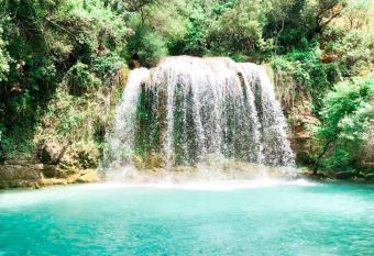 Maisonnette dans le verdon allows 18 year olds to book a room