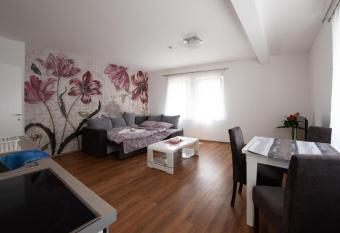 Apartman Stefix has Balcony rooms