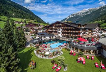 Relais&Ch  teaux Spa-Hotel Jagdhof has Balcony rooms