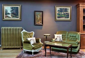 Hotel Mezonvin allows 18 year olds to book a room