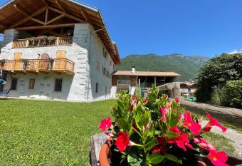 La Lesiv  ra Bed and Breakfast has Balcony rooms