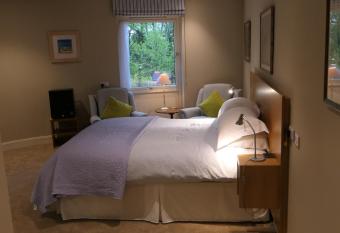 Kirkland allows 18 year olds to book a room