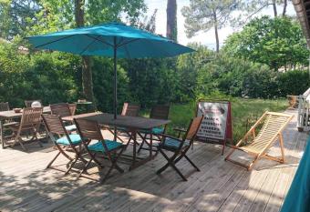 VILLA AZURINE ANDERNOS LES BAINS allows 18 year olds to book a room