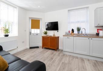 Livingstone street Apartments allows 18 year olds to book a room