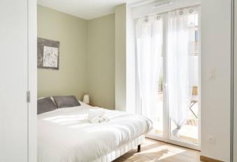 La Jument: UNIQUE/ magnifique studio avec terrasse, proche des facs et du centre-ville has Balcony rooms