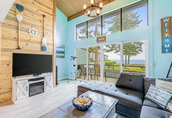 Stay at the Bay has Balcony rooms