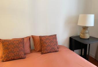 Maison Lligat, appartements dans le centre historique allows 18 year olds to book a room