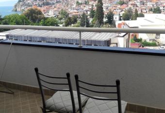 Apartman Edina has rooms with a private hot tub