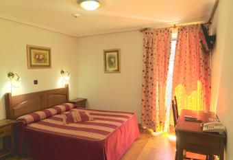 Hotel Jacobeo has Balcony rooms