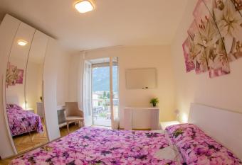Lorenzo s Apartament allows 18 year olds to book a room