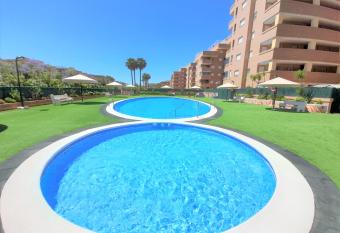 AYF CENTRICO y A 200 metros del mar allows 18 year olds to book a room