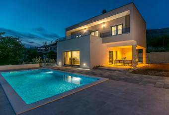 Villa Oriolus Split has Balcony rooms