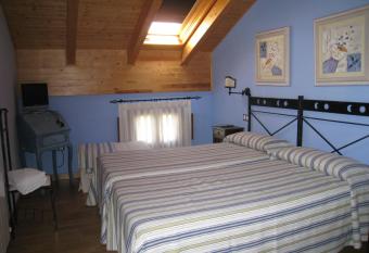 Casa Rural Pati  o allows 18 year olds to book a room