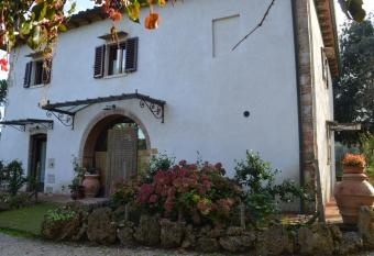 Azienda Agricola Polveraia allows 18 year olds to book a room