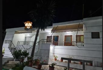 Villa Gezimi allows 18 year olds to book a room