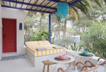 Quinta la Sal allows 18 year olds to book a room