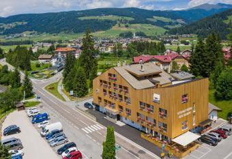 Hotel Dolomiten has Balcony rooms