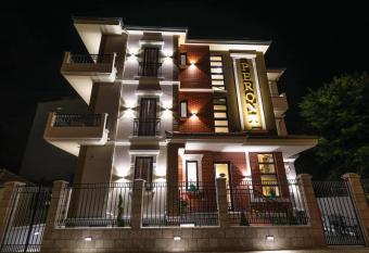 Hotel Peroni has Balcony rooms