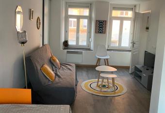 Studio Boh  me allows 18 year olds to book a room