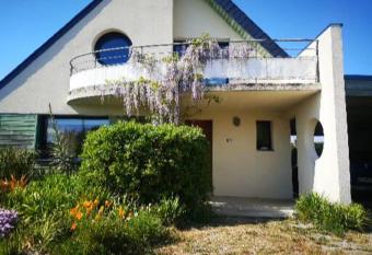 Chambre dans Maison fleurie et calme allows 18 year olds to book a room
