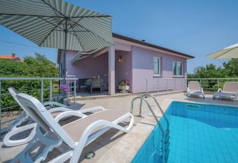 Adorable Holiday House Lilla-with pool-near Old Town Labin has Balcony rooms