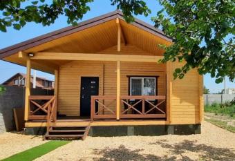                                  800                                                                           allows 18 year olds to book a room