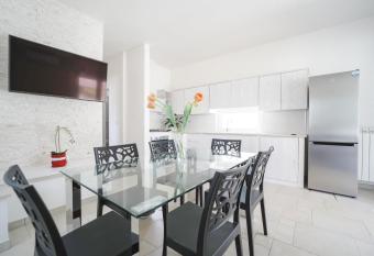 Villetta Giorgia Torre Suda has Balcony rooms