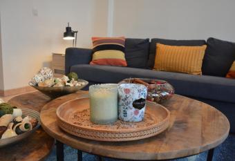 L   Abri has Balcony rooms