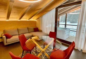 Nira Mountain Resort Futura has rooms with a private hot tub