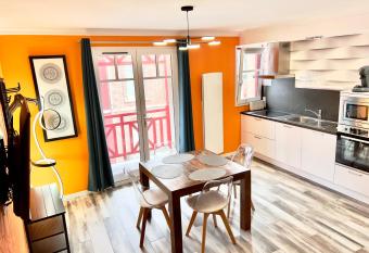 Plage    50m Appartement R  ves ensoleill  s Villa Les Bains de Mers has Balcony rooms