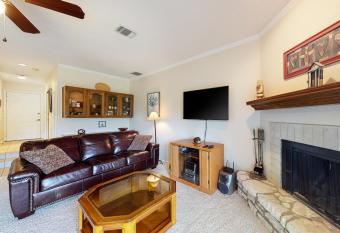 Condo on the Green has Balcony rooms